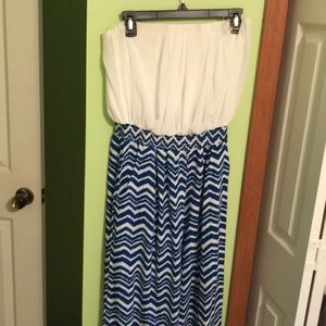 White & blue chevron jumpsuit w/pocket size large